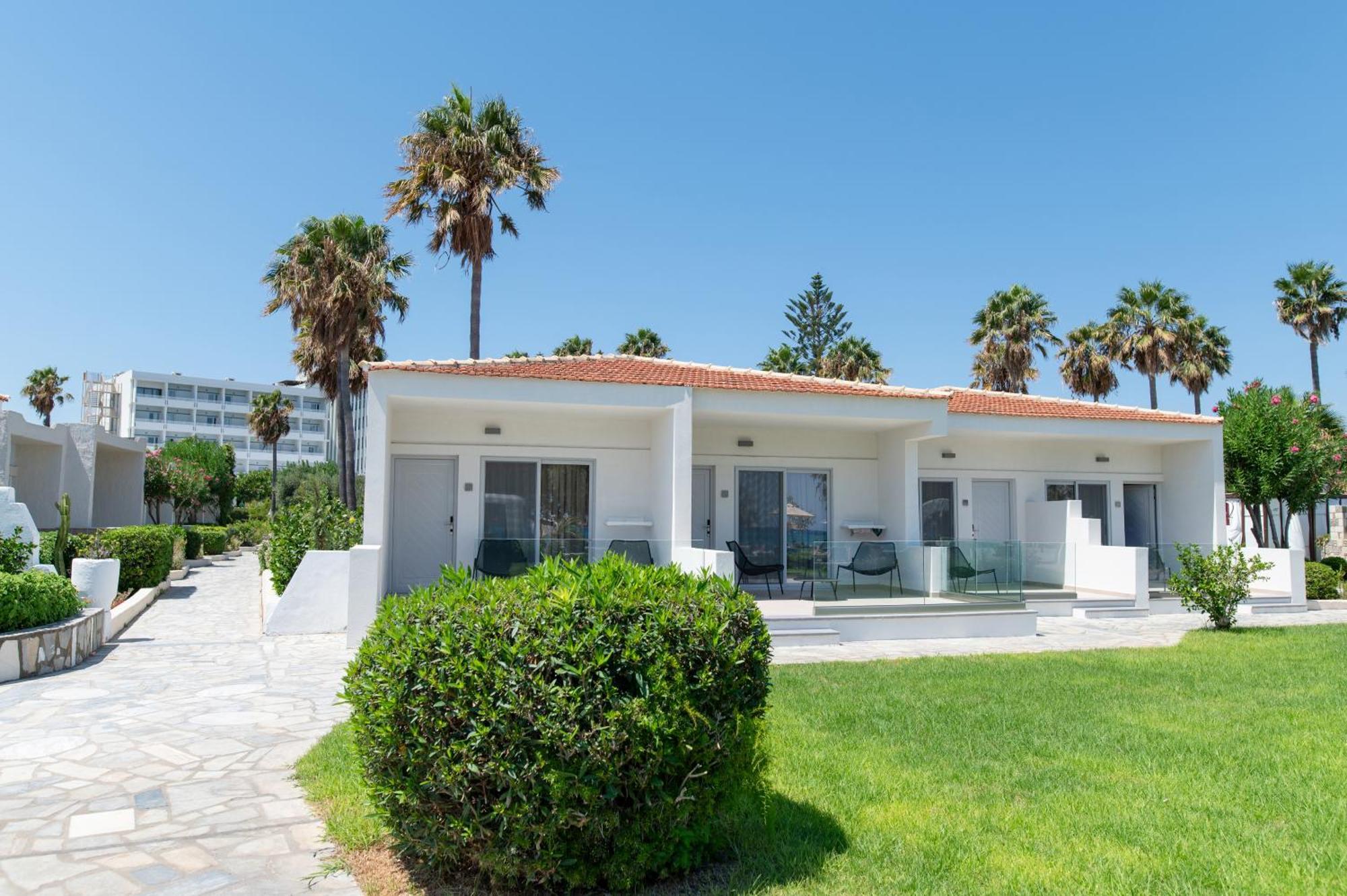 Deluxe Beachfront Bungalow,1758311372:JPEG